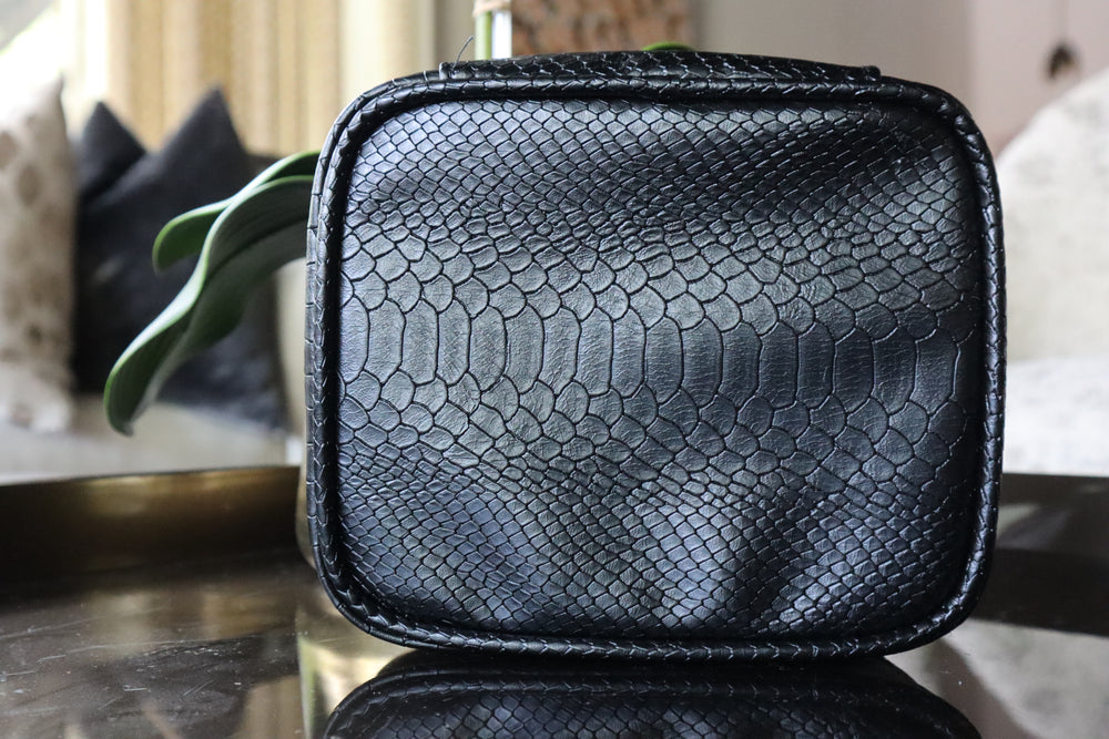 Estuche de Medicians Negro Serpiente