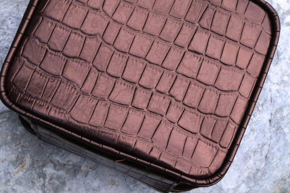 Estuche de Medicinas Mocha Brown Croc