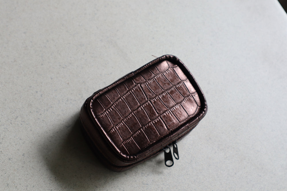 Estuche Mini Mocha Brown Croc