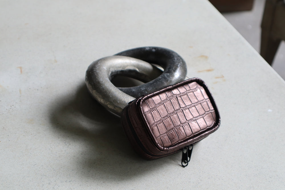 Estuche Mini Mocha Brown Croc