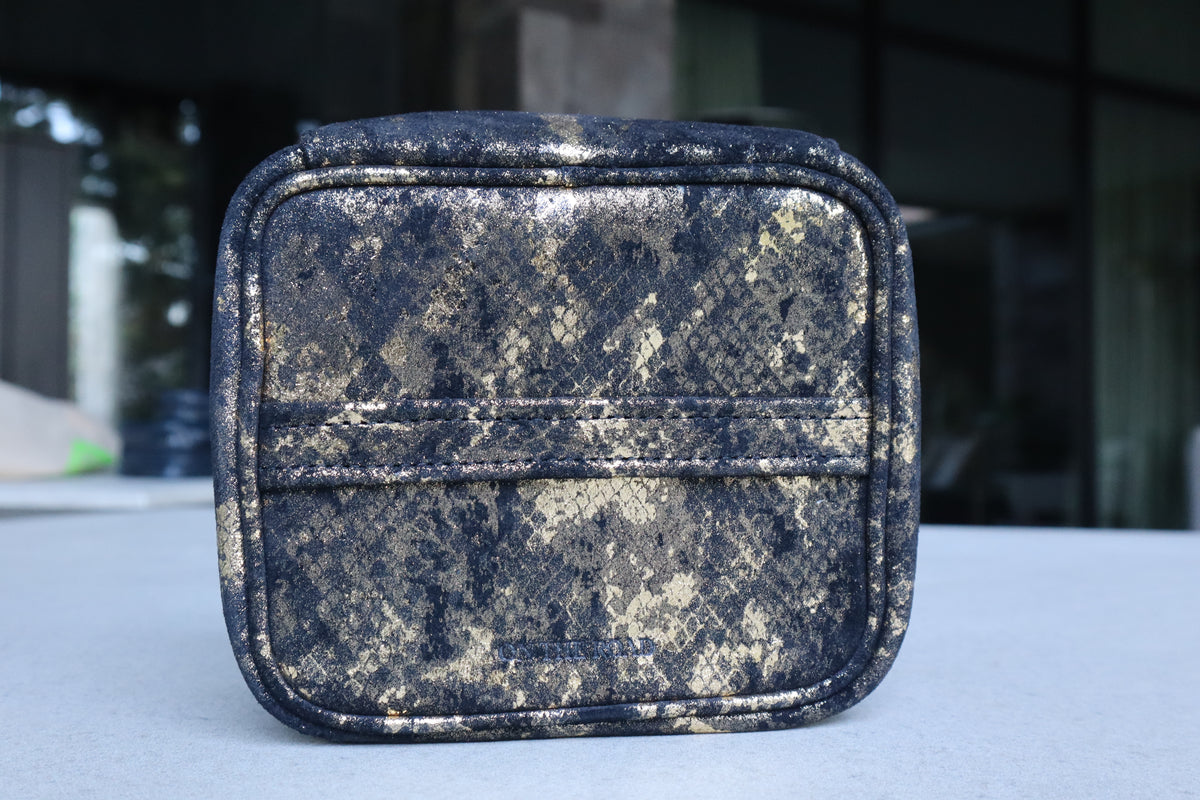 Estuche de Medicinas Black and Gold Snake