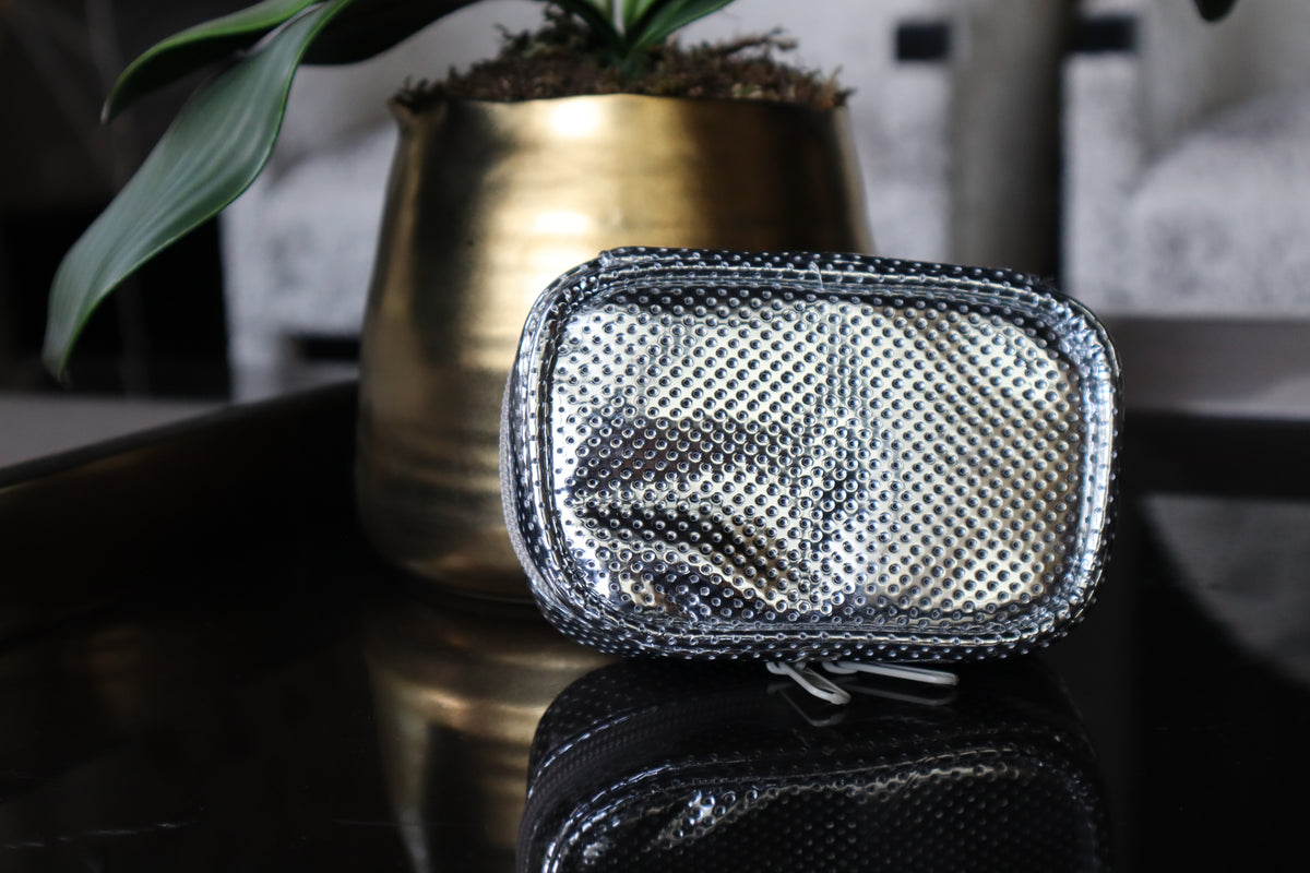 Estuche Mini Plateado Dotted DAÑADO