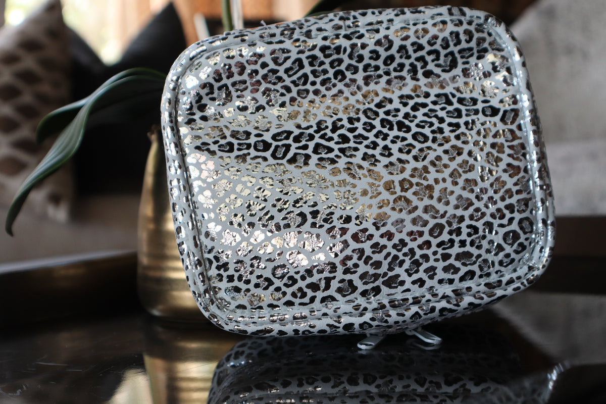 Estuche de Medicinas Plateado Cheetah