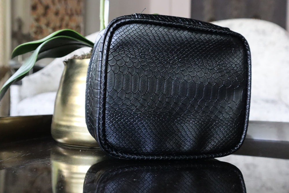 Estuche de Medicians Negro Serpiente