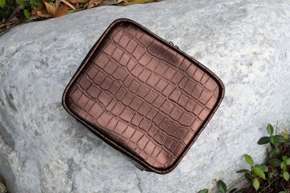 Estuche de Medicinas Mocha Brown Croc