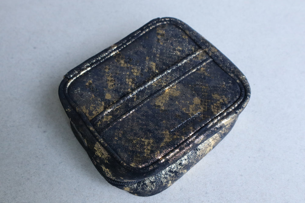 Estuche de Medicinas Black and Gold Snake