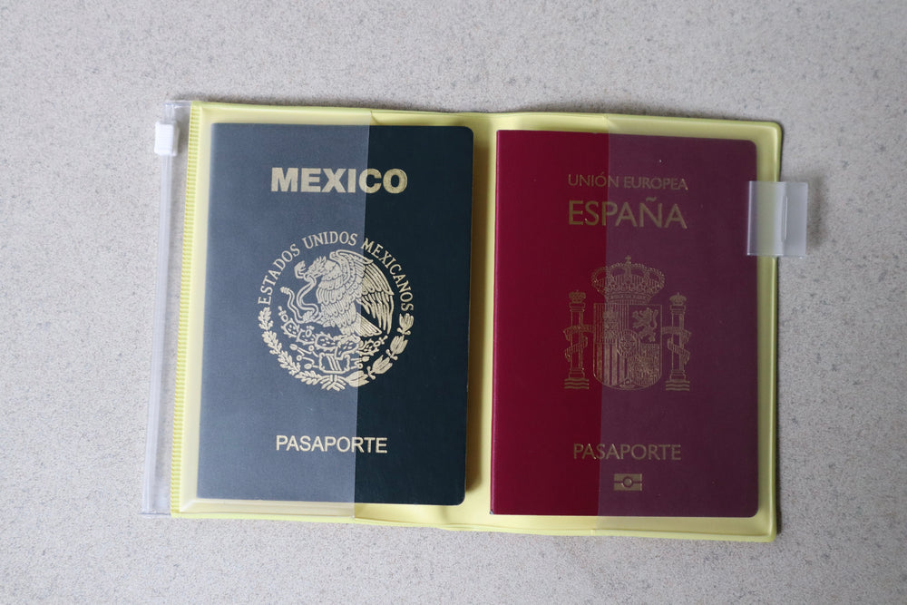 Pasaportera Amarilla