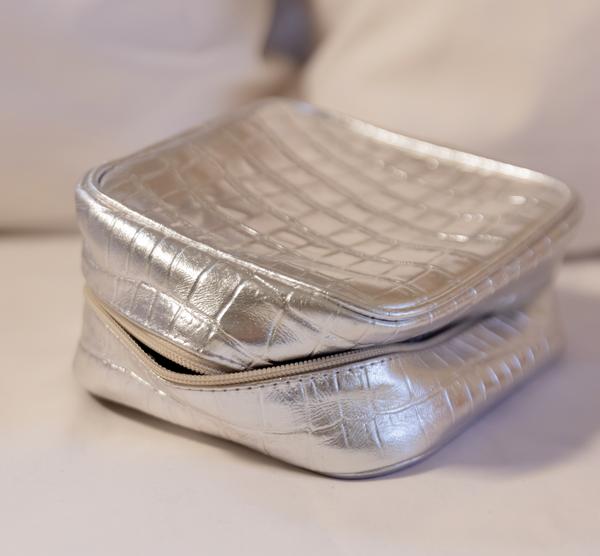 Estuche de Medicinas Plateado Cocodrilo